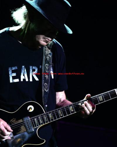 <br />
<b>Warning</b>:  Use of undefined constant titolo - assumed 'titolo' (this will throw an Error in a future version of PHP) in <b>/var/www/vhosts/casabottega.eu/httpdocs/scheda.php</b> on line <b>68</b><br />
WOLF MOON, Neil Young